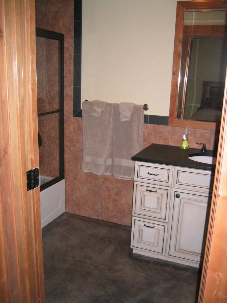 Bathroom - rustic bathroom idea