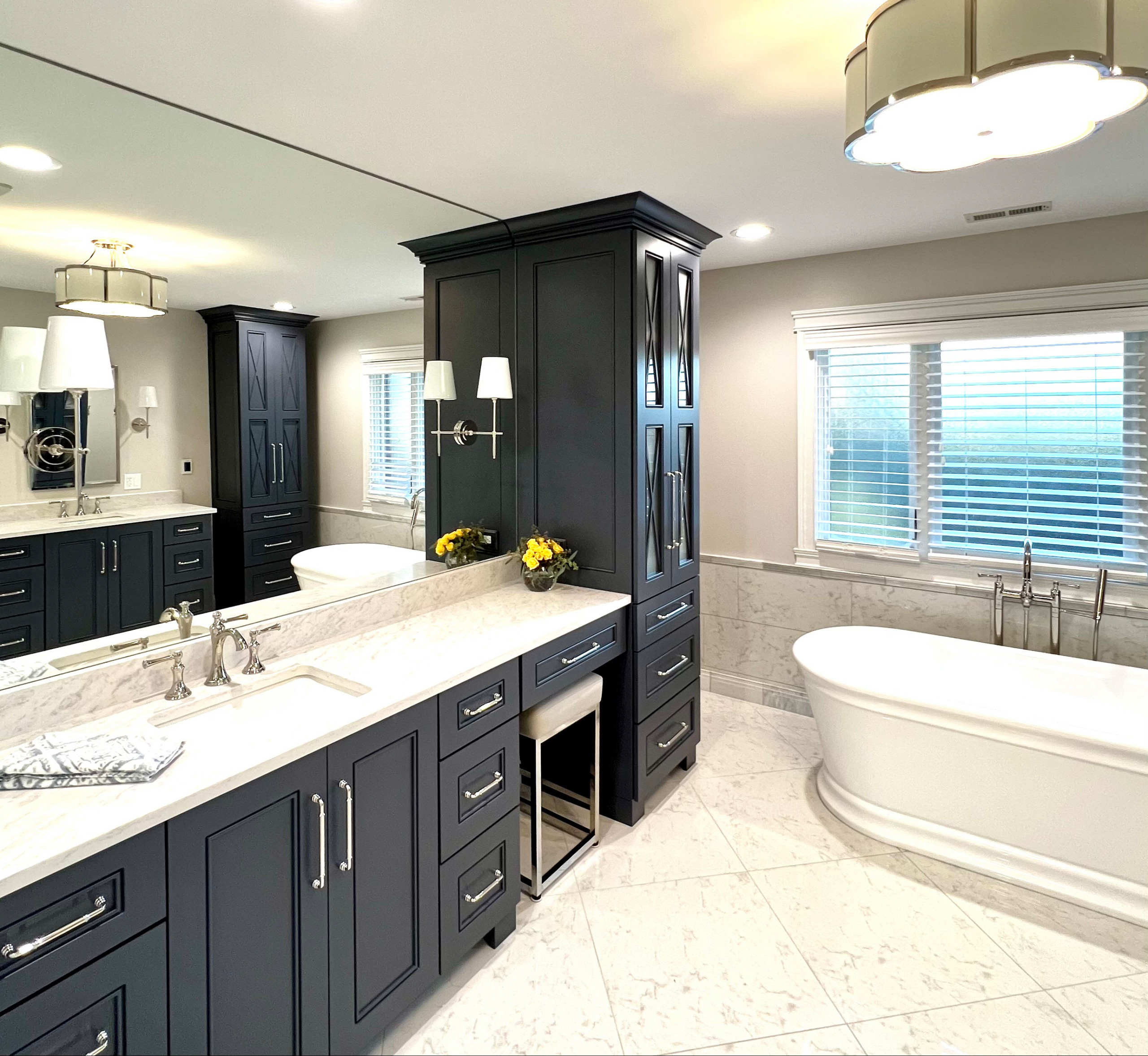 Timeless Tranquility: A Crisp Blue & White Bathroom Retreat