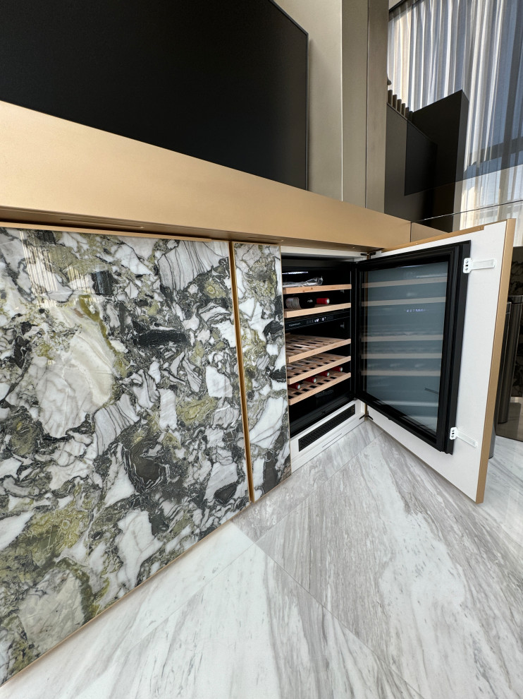 Шкаф с мини баром