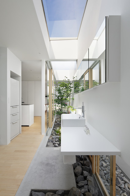 緑縁の栖 modern-badezimmer