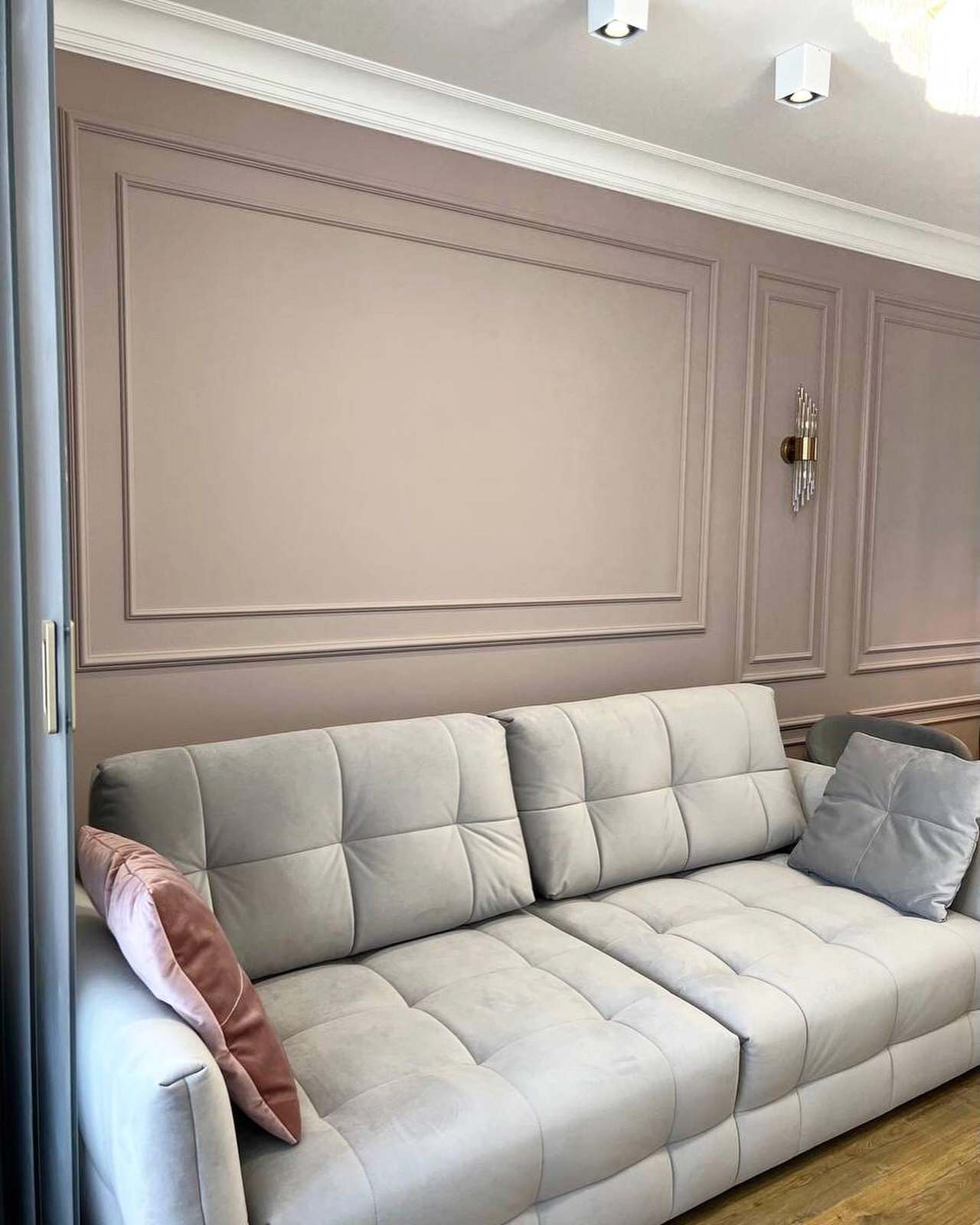 THE ASHY ROSE INTERIOR