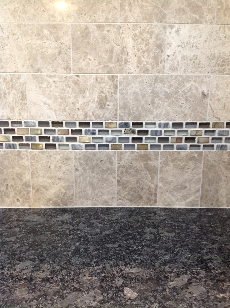 Inspiration for a mid-sized transitional l-shaped medium tone wood floor eat-in kitchen remodel with an undermount sink, recessed-panel cabinets, medium tone wood cabinets, granite countertops, gray backsplash, stone tile backsplash, stainless steel appliances, gray walls and an island