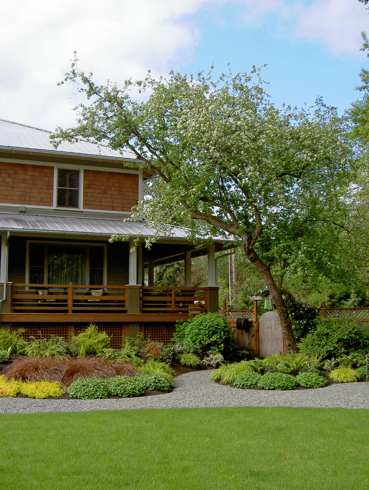 This is an example of a contemporary front yard garden in Seattle.