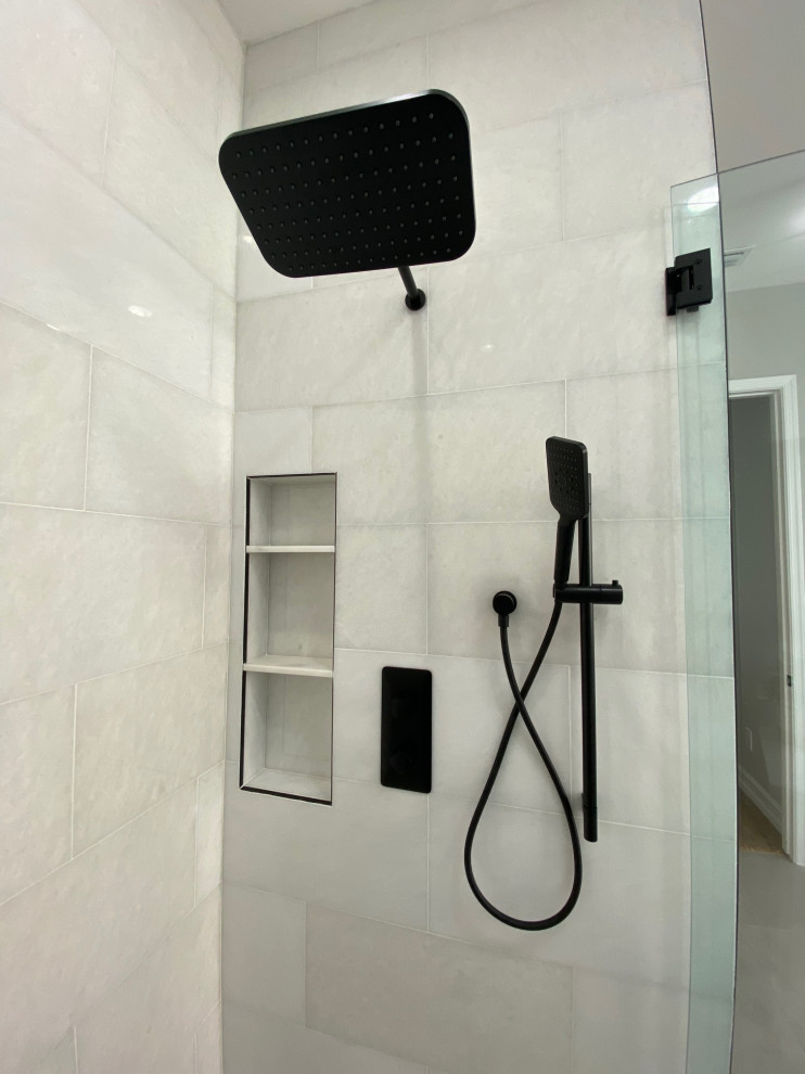 Balistrere Master Bathroom