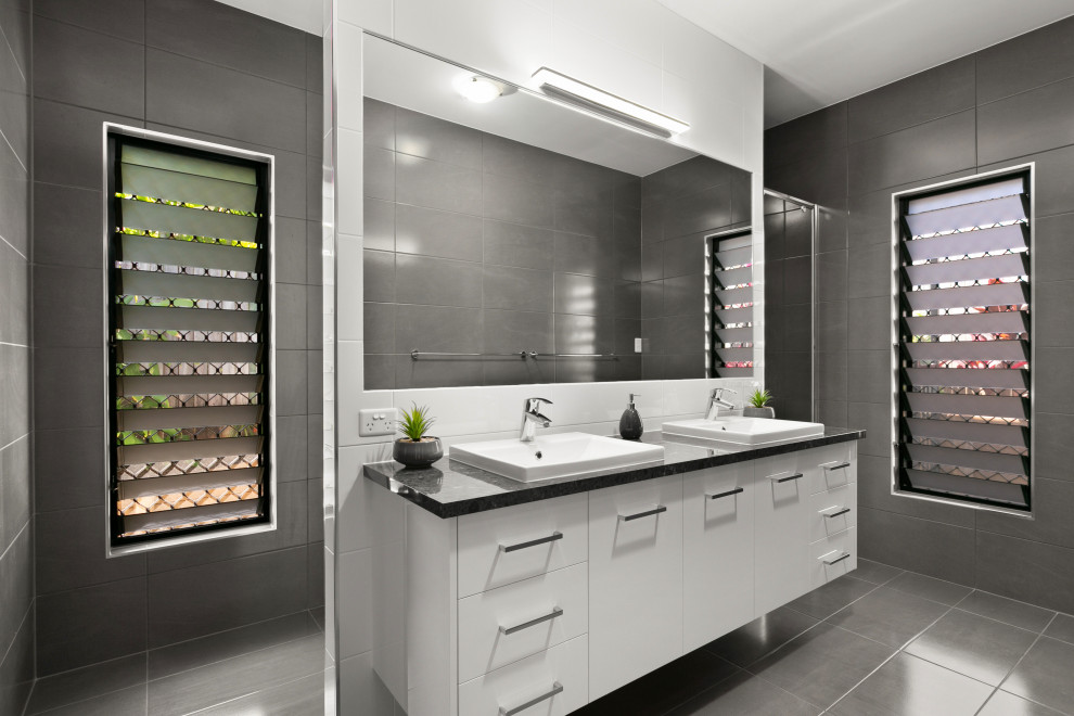 Photo of a contemporary bathroom in Cairns.