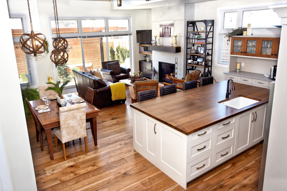 Example of an arts and crafts home design design in Toronto
