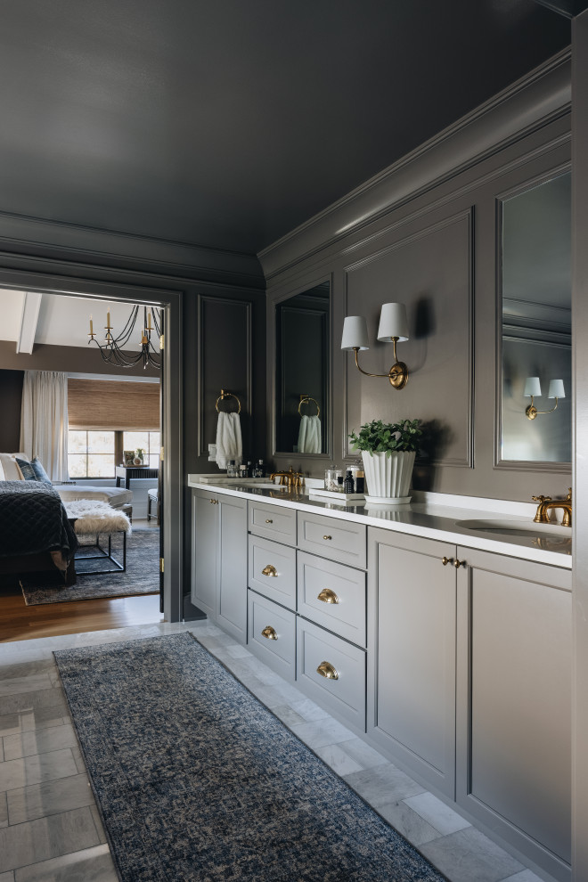 Inspiration for a transitional bathroom remodel in Chicago