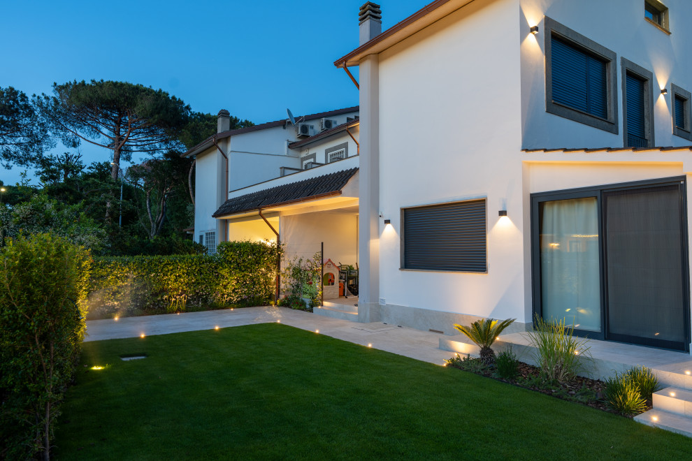 Villetta con piscina e progettazione illuminazione