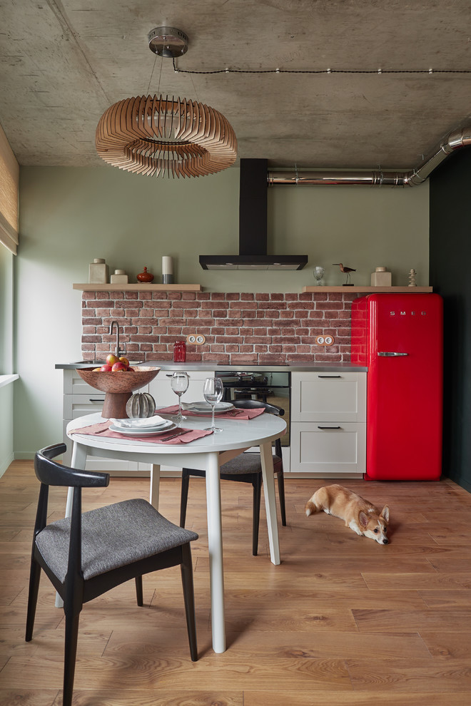 Small industrial single-wall eat-in kitchen in Moscow.
