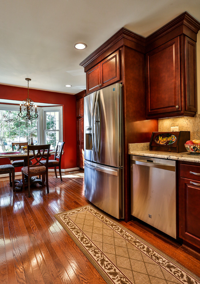 Transitional kitchen photo in DC Metro
