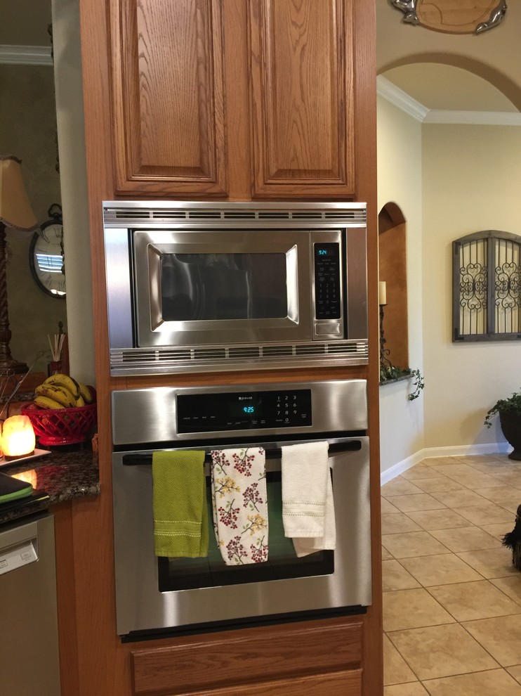 Bentley Manor - Kitchen Cabinets