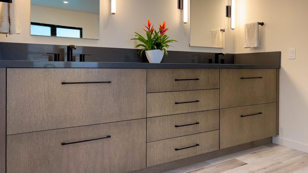 Chic & Sleek Primary Bathroom