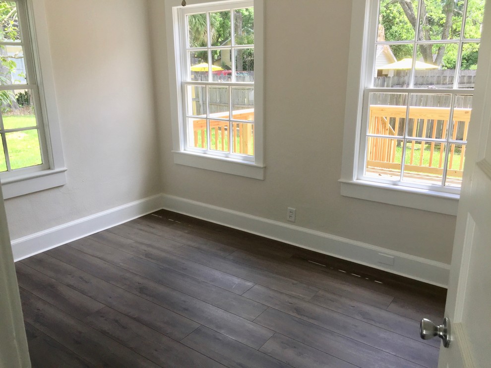 Example of a mid-sized transitional home design design
