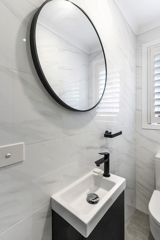 Inspiration for a modern bathroom in Melbourne.
