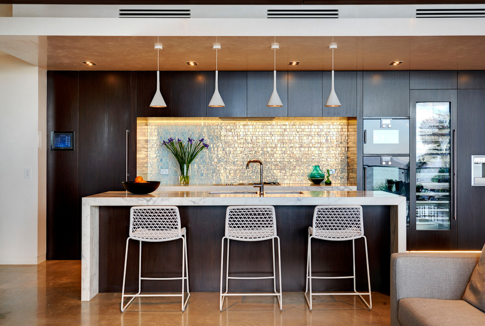 This is an example of a contemporary kitchen in Sydney.