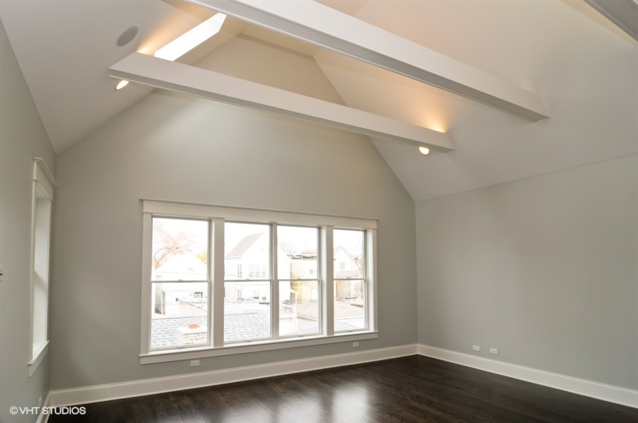 Inspiration for a transitional home design remodel in Chicago