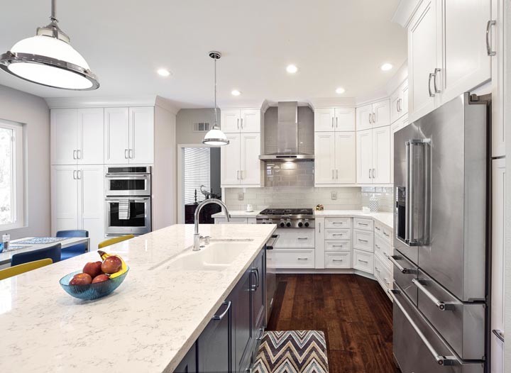 Example of a mid-sized transitional kitchen design in Orange County