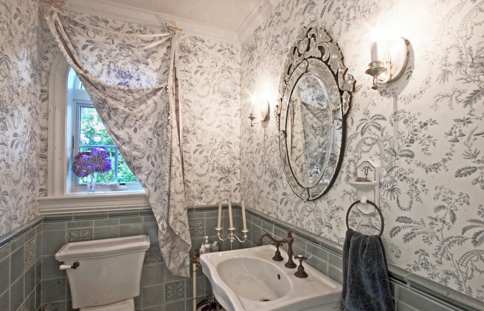 Photo of a traditional powder room in San Francisco.