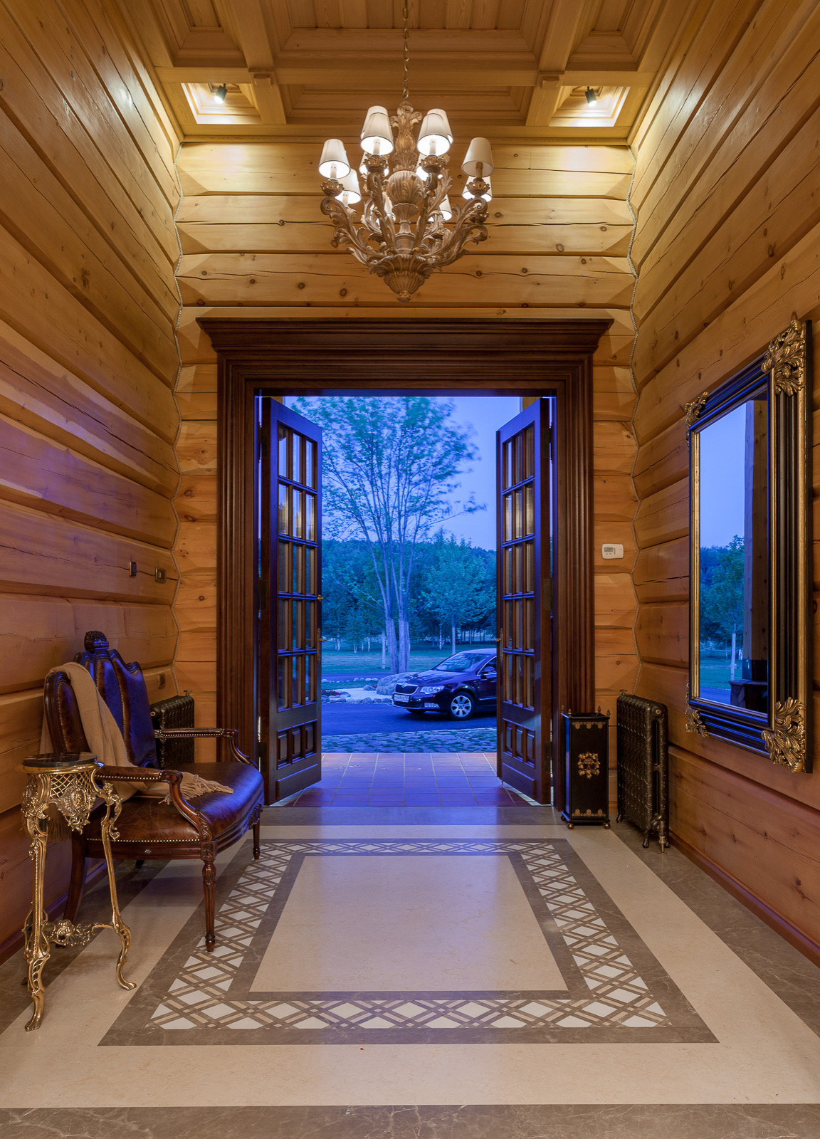 Деревянный дом в классическом стиле