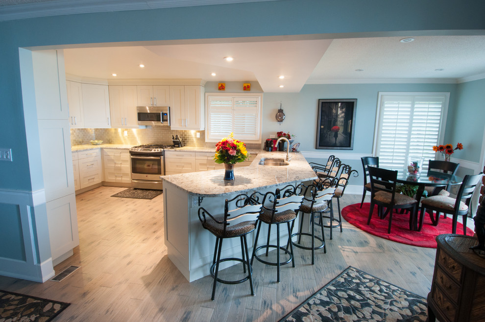 Kitchen - transitional kitchen idea in Toronto