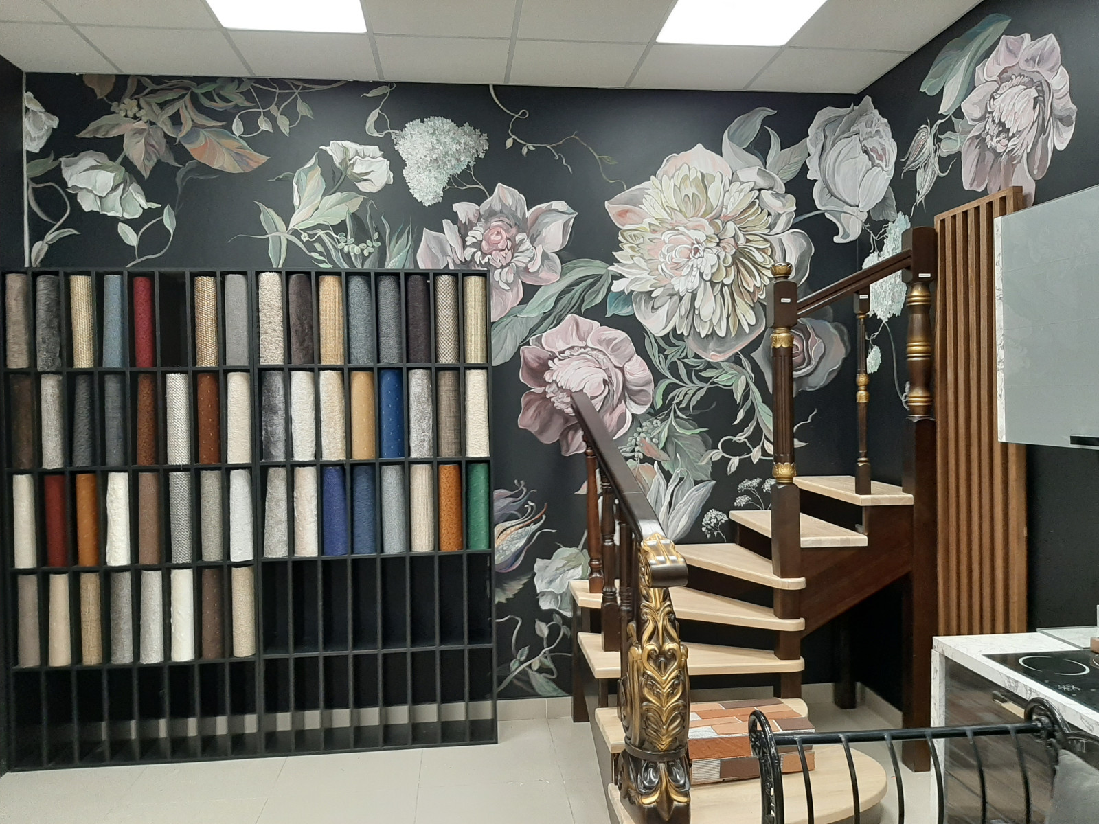 Художественная роспись стен на тему цветы "Пионы"