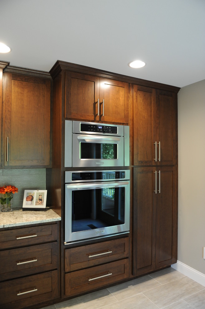 This is an example of a transitional kitchen in Chicago.