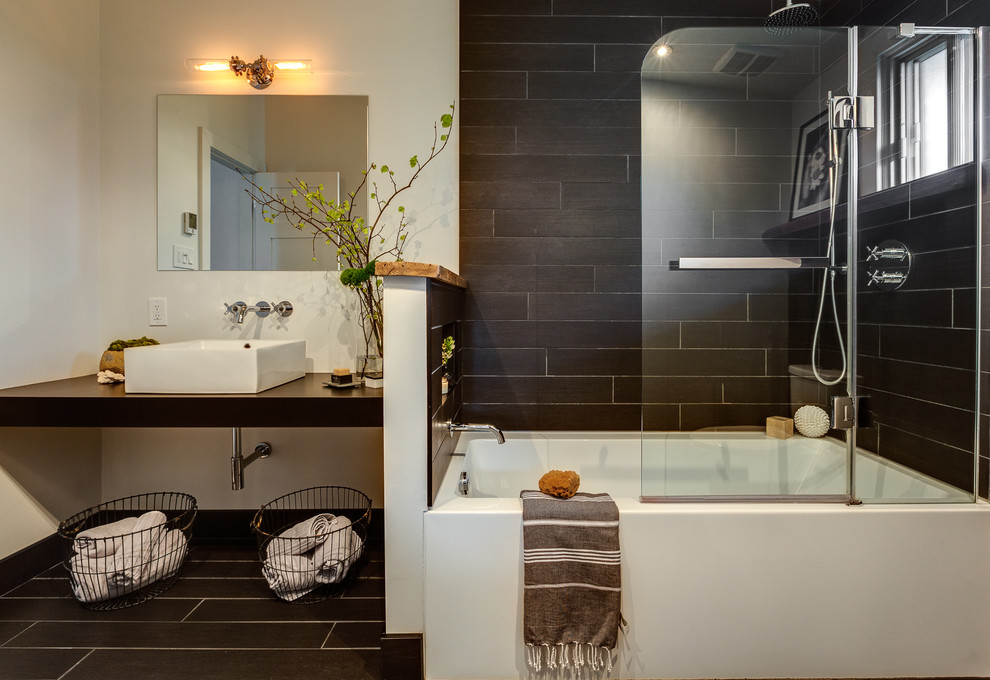 Alcove bathtub - small contemporary black tile and porcelain tile porcelain tile alcove bathtub idea in Montreal with a two-piece toilet, white walls and a vessel sink
