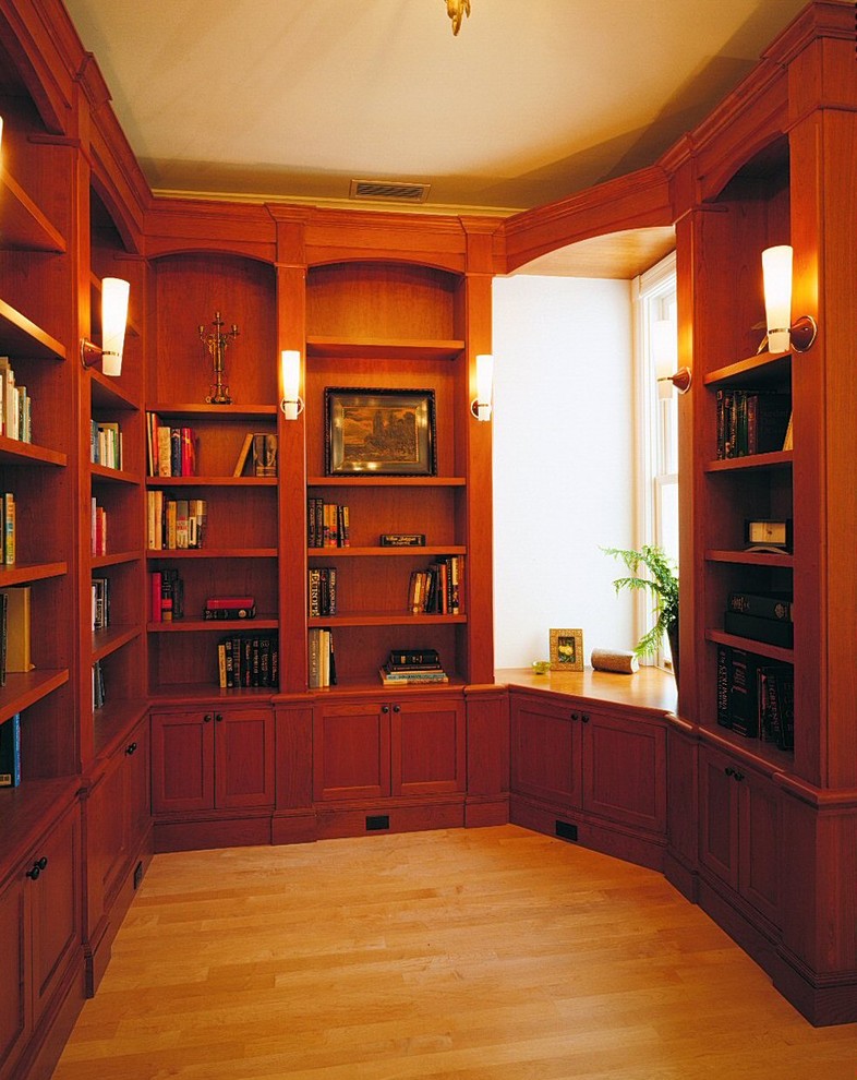 This is an example of a traditional family room in San Francisco with a library and medium hardwood floors.