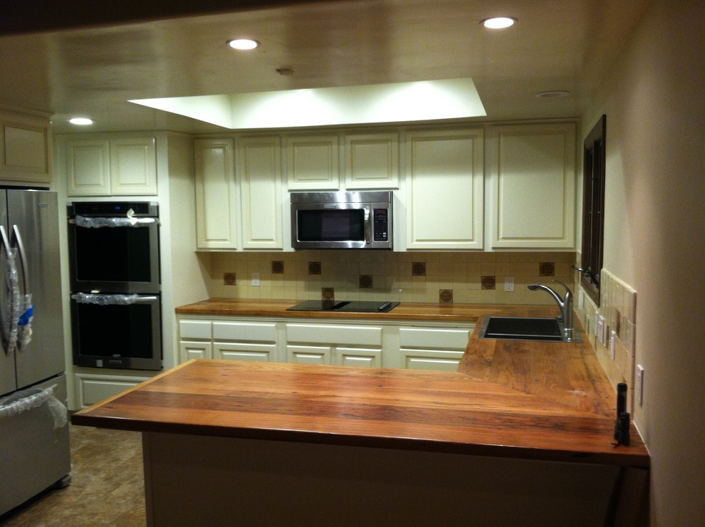 Kitchen - rustic kitchen idea in Orange County