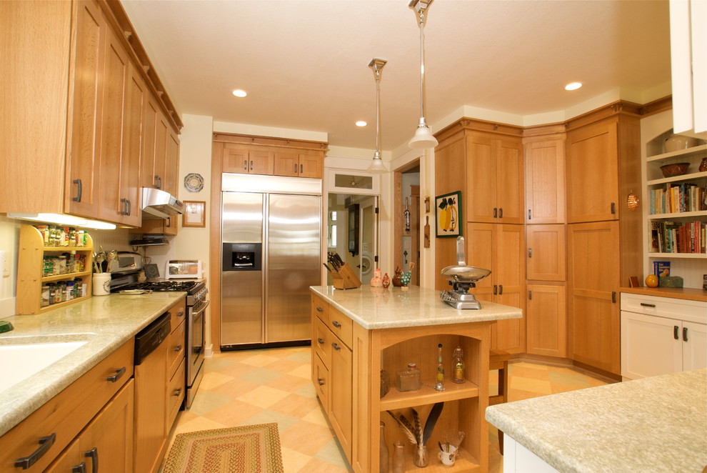 Williamsburg Arts & Craft Kitchen with  Qtr Sawn Oak