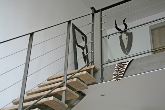 style industriel - poutre centrale ipn acier brut - contemporain