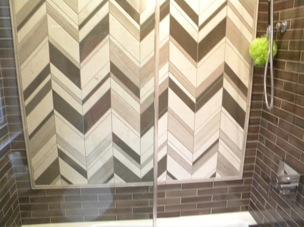 Inspiration for a transitional home design remodel in Chicago