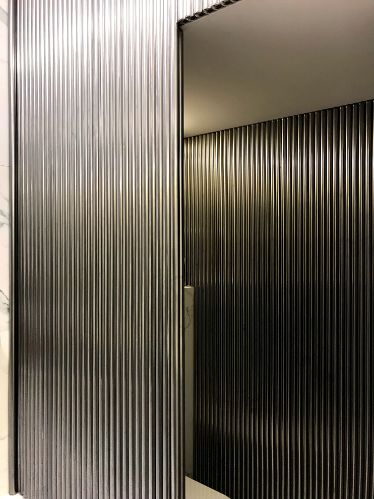 Черно-белая гамма и дуб