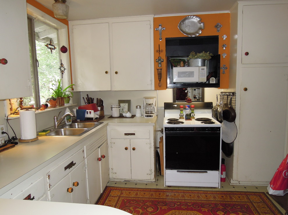 Transitional home design photo in Austin