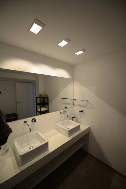 OLIMAR modern-bathroom