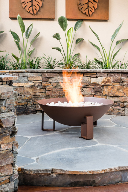 Natural fire havan contemporary-garden