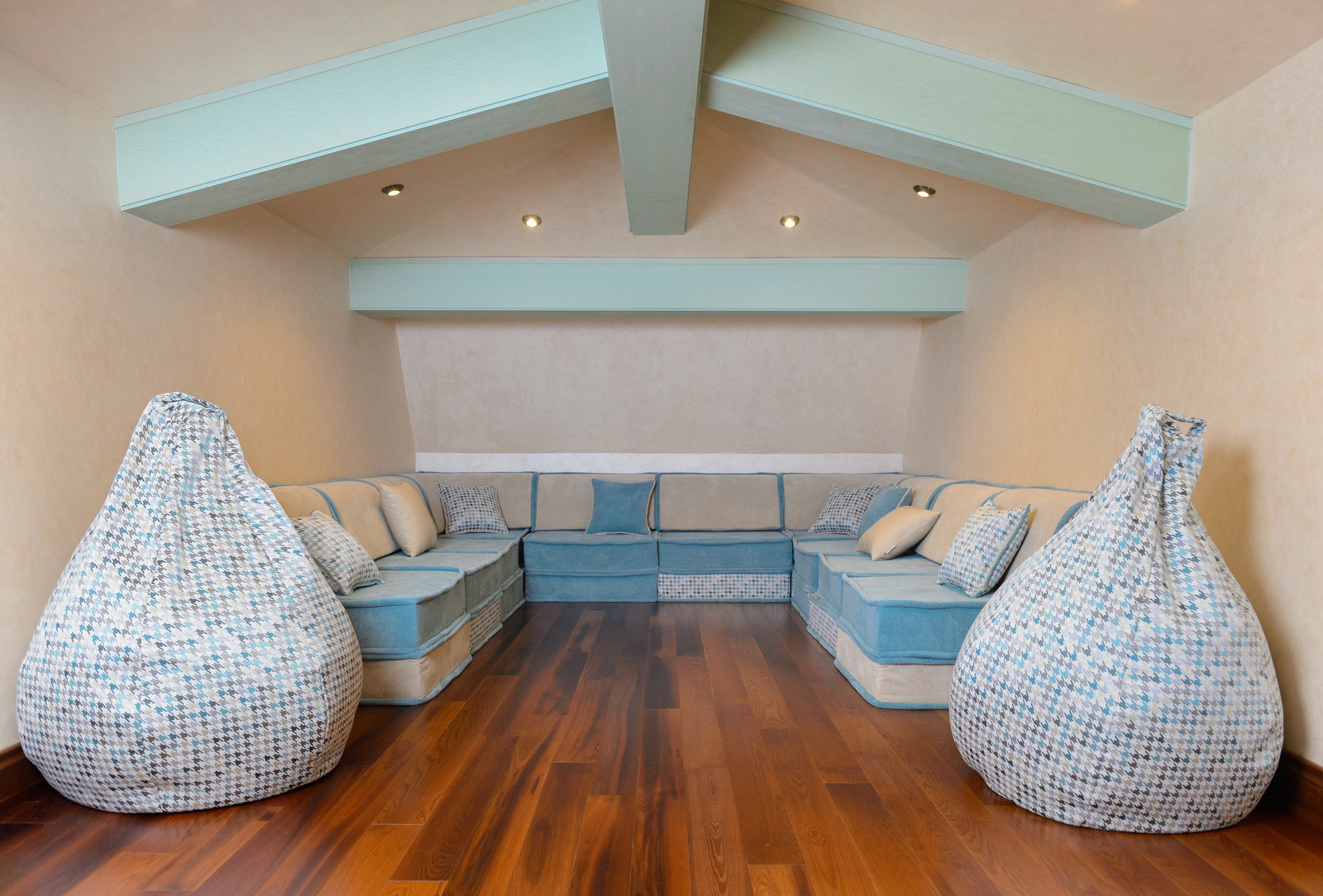 Диван для детской зоны