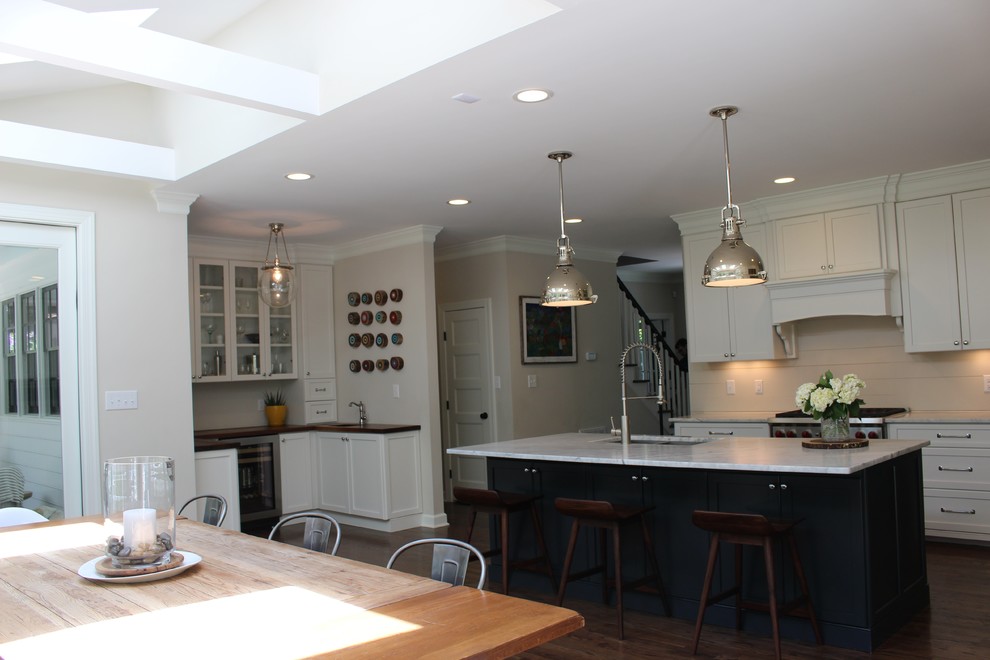 Inspiration for a transitional kitchen in Raleigh.