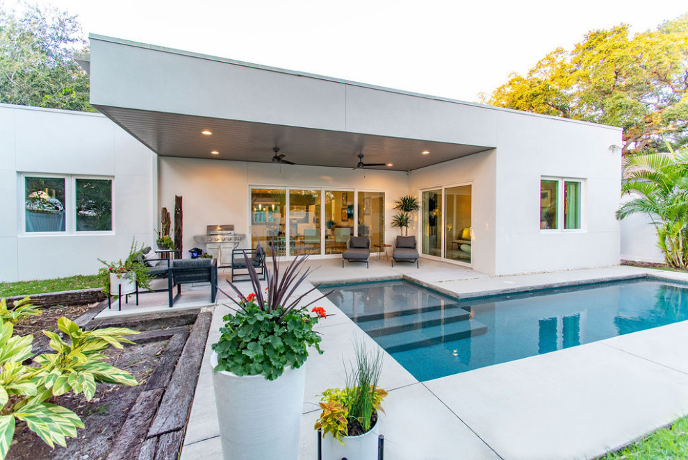 Modern Coastal in Sarasota Florida - Modern - Pool - Tampa - by Ann P ...