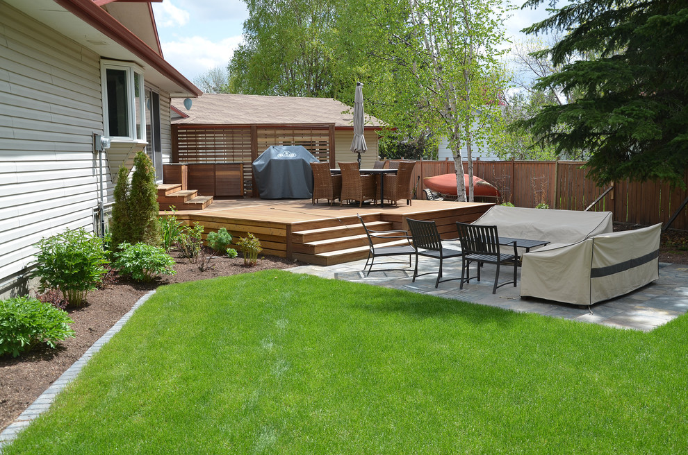Design ideas for a mid-sized traditional backyard patio in Calgary with an outdoor kitchen and decking.