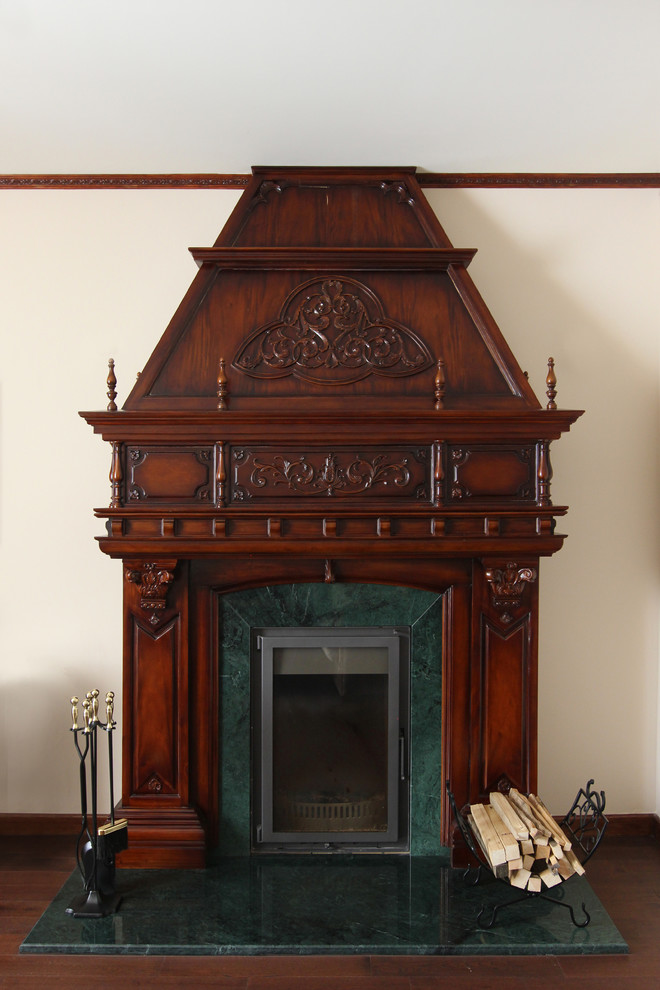 Камин в гостиной