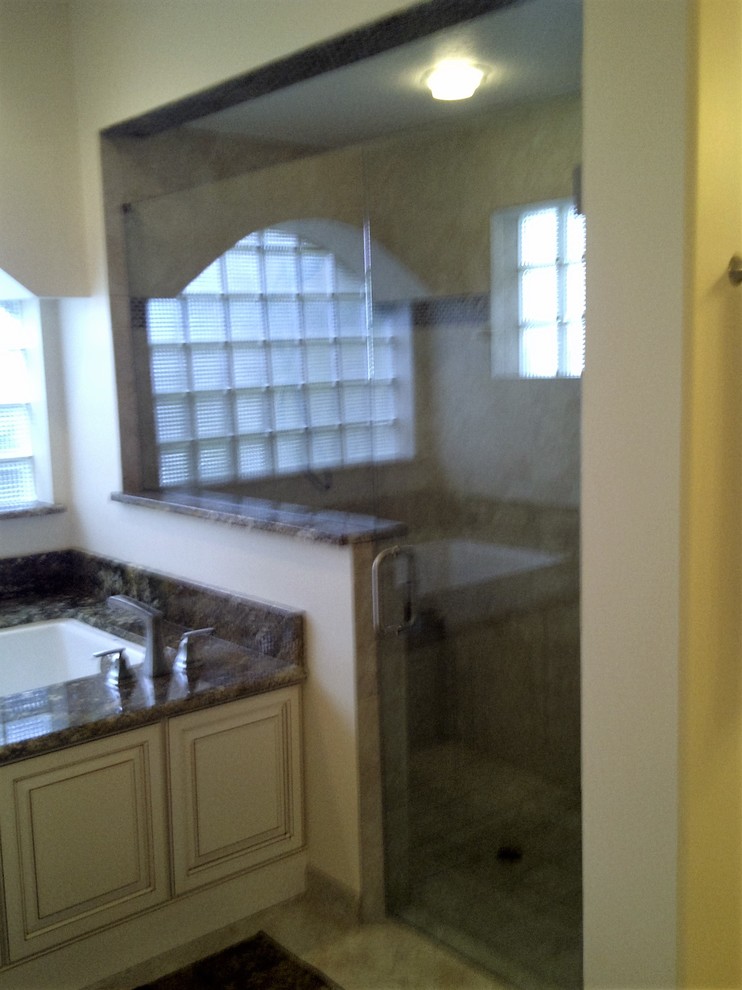 Elegant home design photo in Orlando