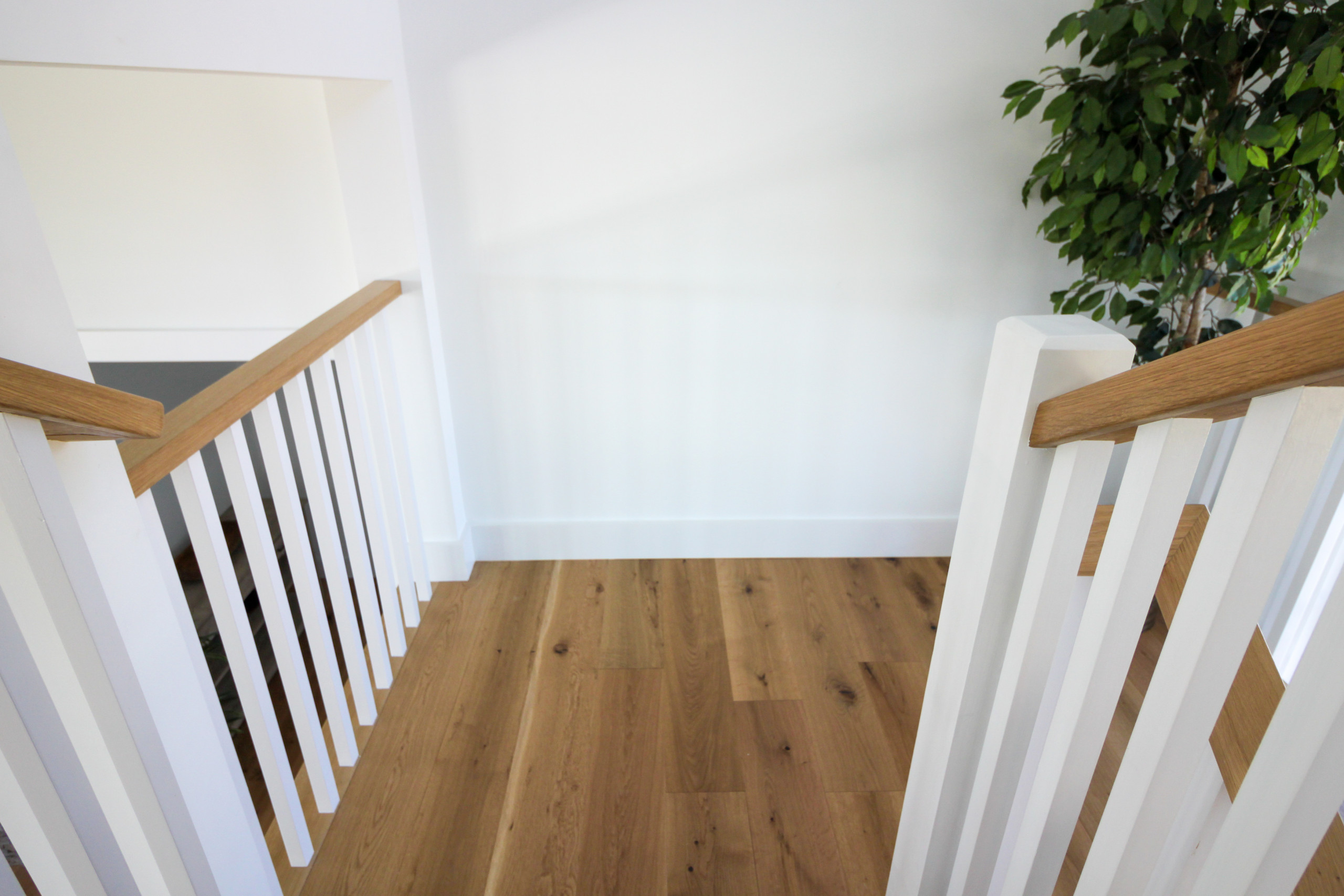 91_U-Shaped Floating Staircase Surrounded by Bucolic Mountain Views, Winchester,