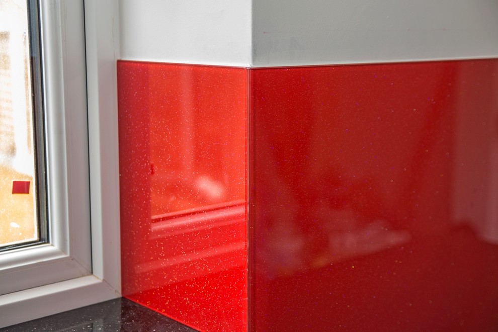 "RED GANESH GLITTER" Stenciled Glass Kitchen Splashback by CreoGlass