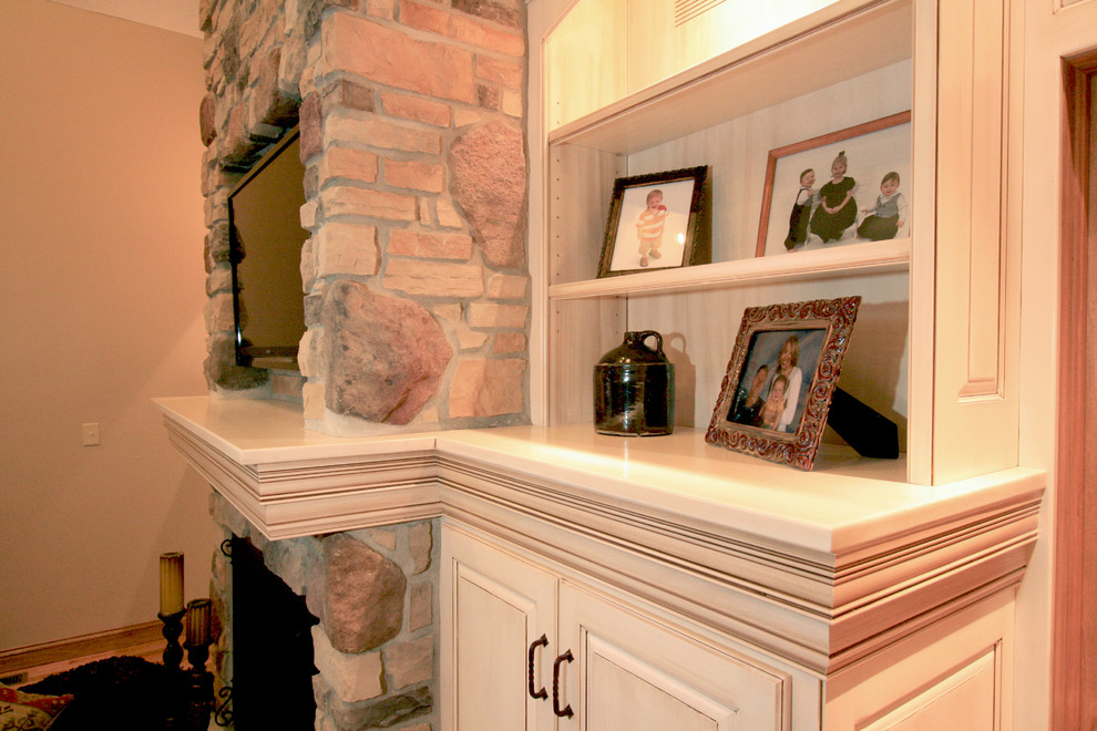 Inspiration for a transitional home design remodel in Cincinnati