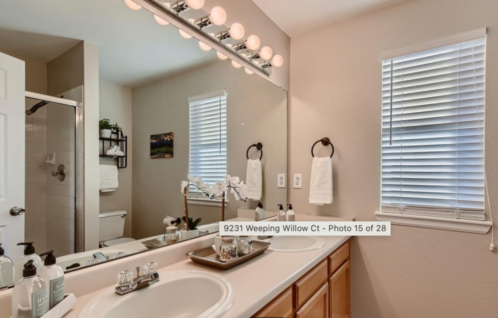 Home design - transitional home design idea in Denver