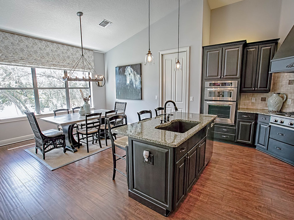 Inspiration for a transitional kitchen remodel in Orlando