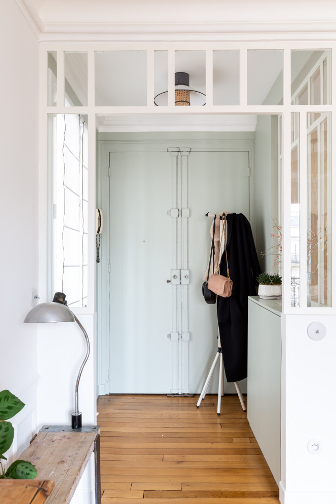 Inspiration for a scandi entrance in Paris.