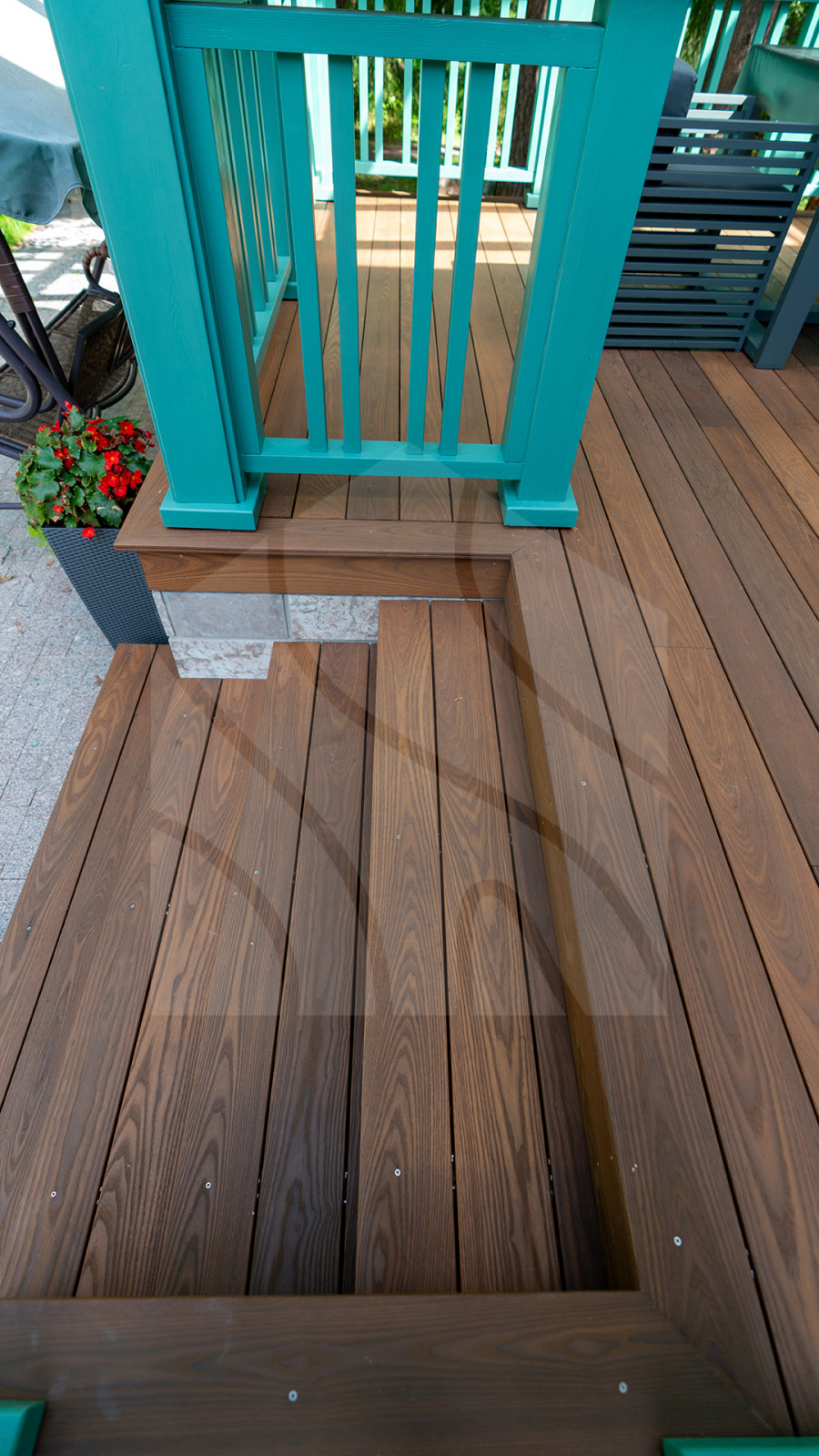 Терраса из термоясеня для загородного дома