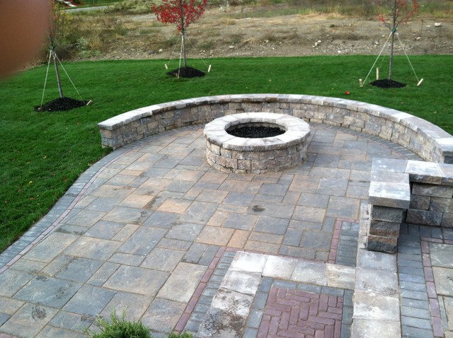 Courtyard contemporary-patio